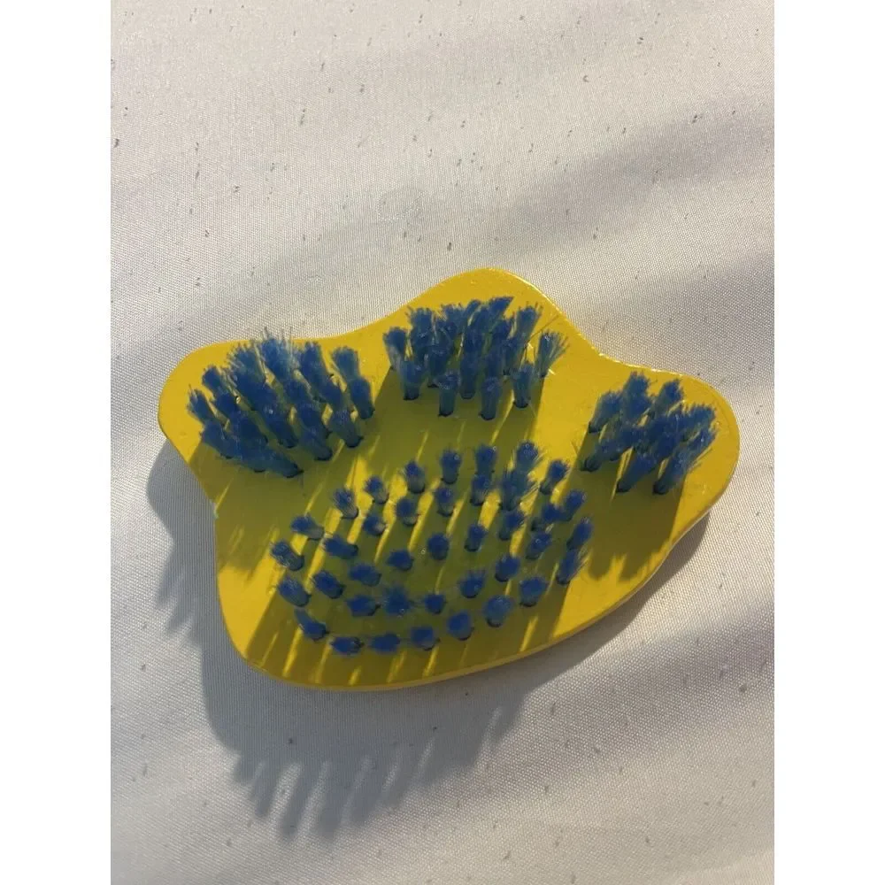 Build A Bear‎ ~ Paw Print Grooming Brush Y-77